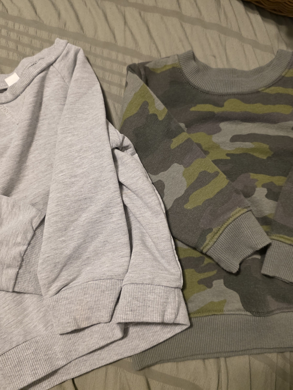 Cat & Jack Kids Crewneck Sweatshirt Set - Light Gray & Olive Camo